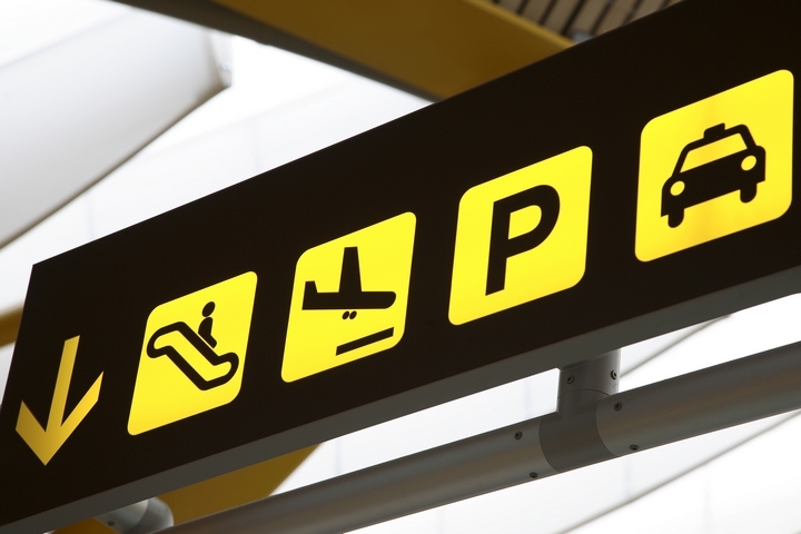 Airport-Parking-Sign-201901-001.jpg