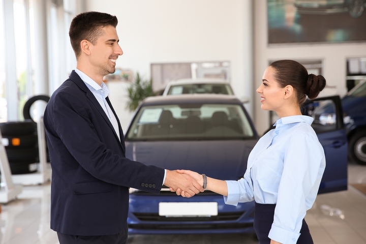 Car-Handshake-201807-001.jpg